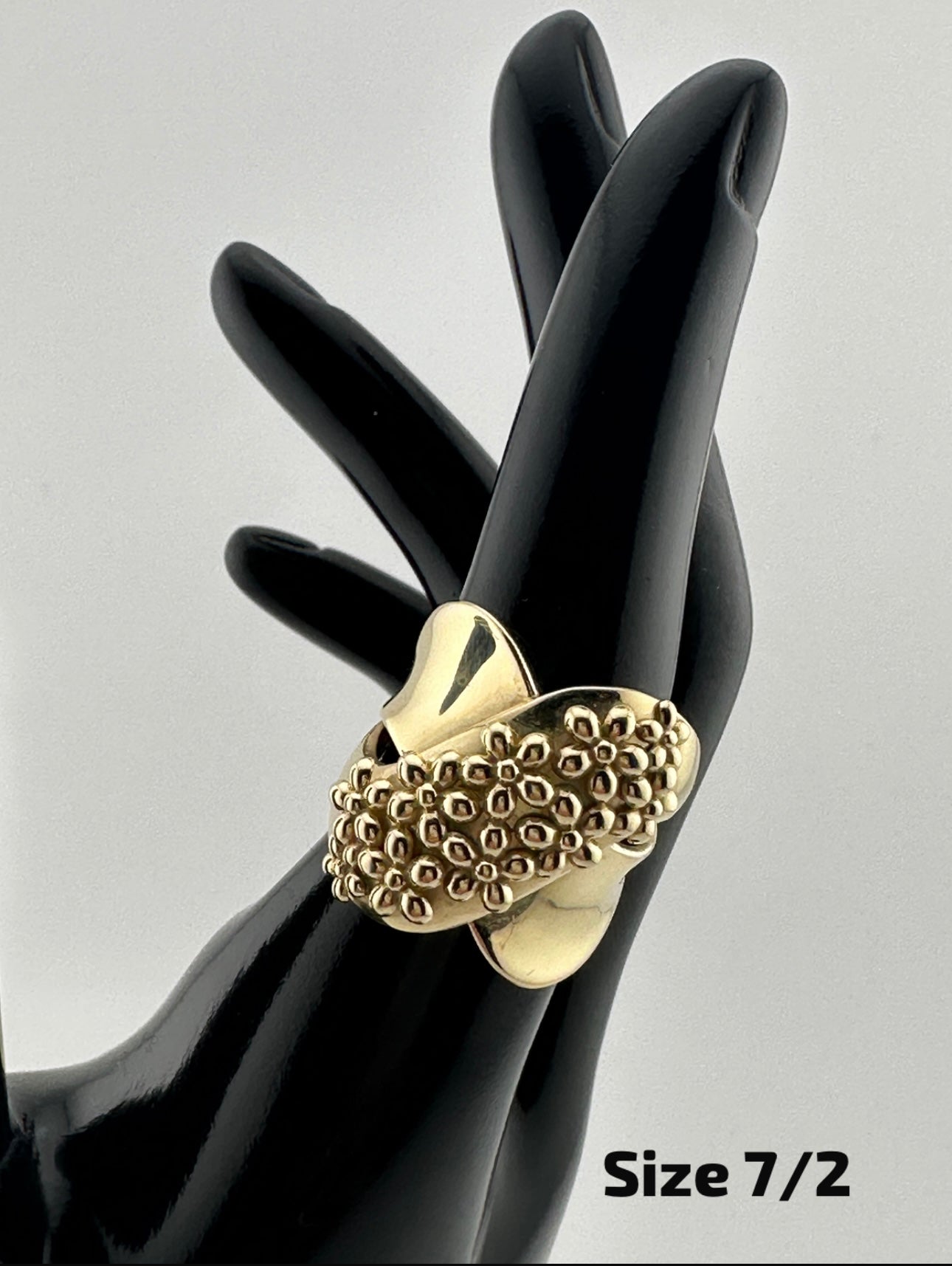 10K Gold Women's Textured Floral Ring – Size 7/2